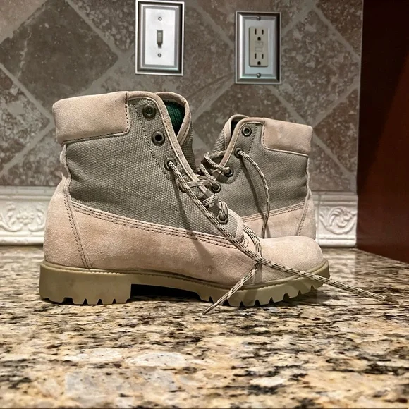 NWOT Wolverine Wilderness Tan Suede Hiking Boots Woman's Size 7.5 Vintage! - Picture 3 of 16